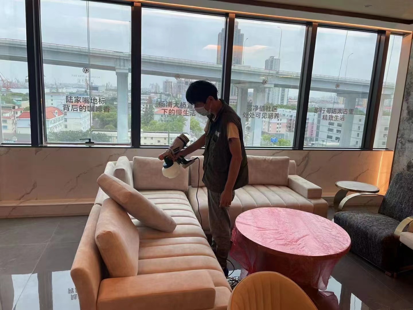 窗簾含有甲醛嘛？窗簾異味重是什么原因引起的